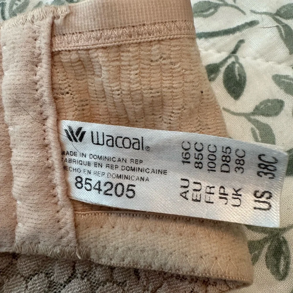 Wacoal Lace Strapless Bra in Beige - Picture 4 of 10